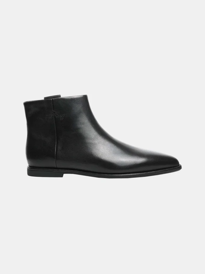 Ash - MUSTANG BLACK