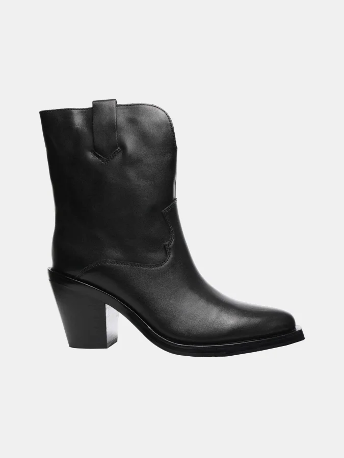 Ash - MUSTANG BLACK