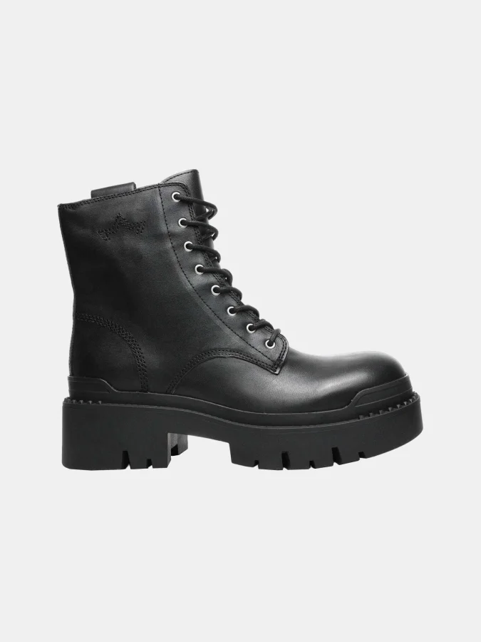 Ash - MUSTANG BLACK