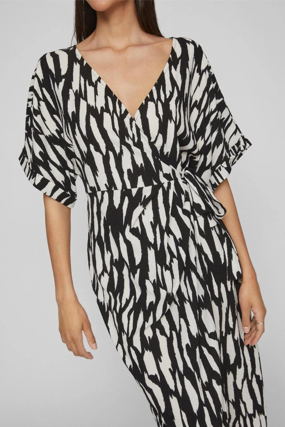 VILA - VILAYA ILA V-NECK 2/4 MID CALF... VILA - VILAYA ILA V-NECK 2/4 MID CALF...