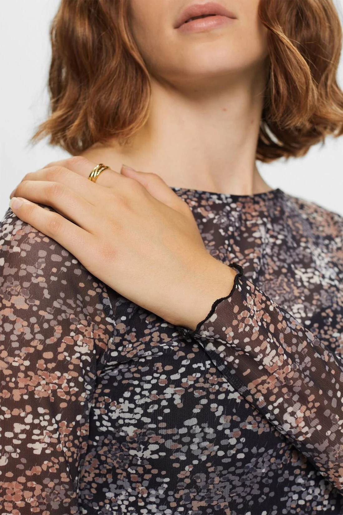 ESPRIT - Patterned and pleated mesh... ESPRIT - Patterned and pleated mesh...