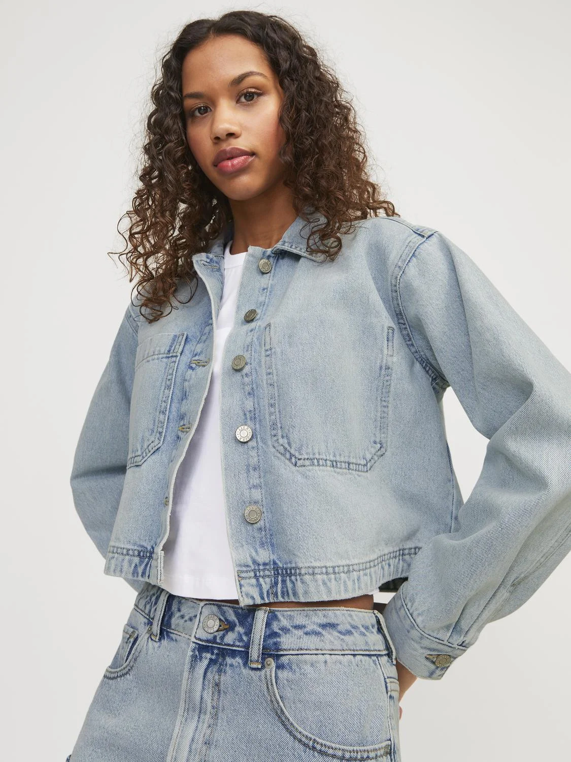 JJXX - JXAYLA CROPPED DENIM OVERSHIRT... JJXX - JXAYLA CROPPED DENIM OVERSHIRT...