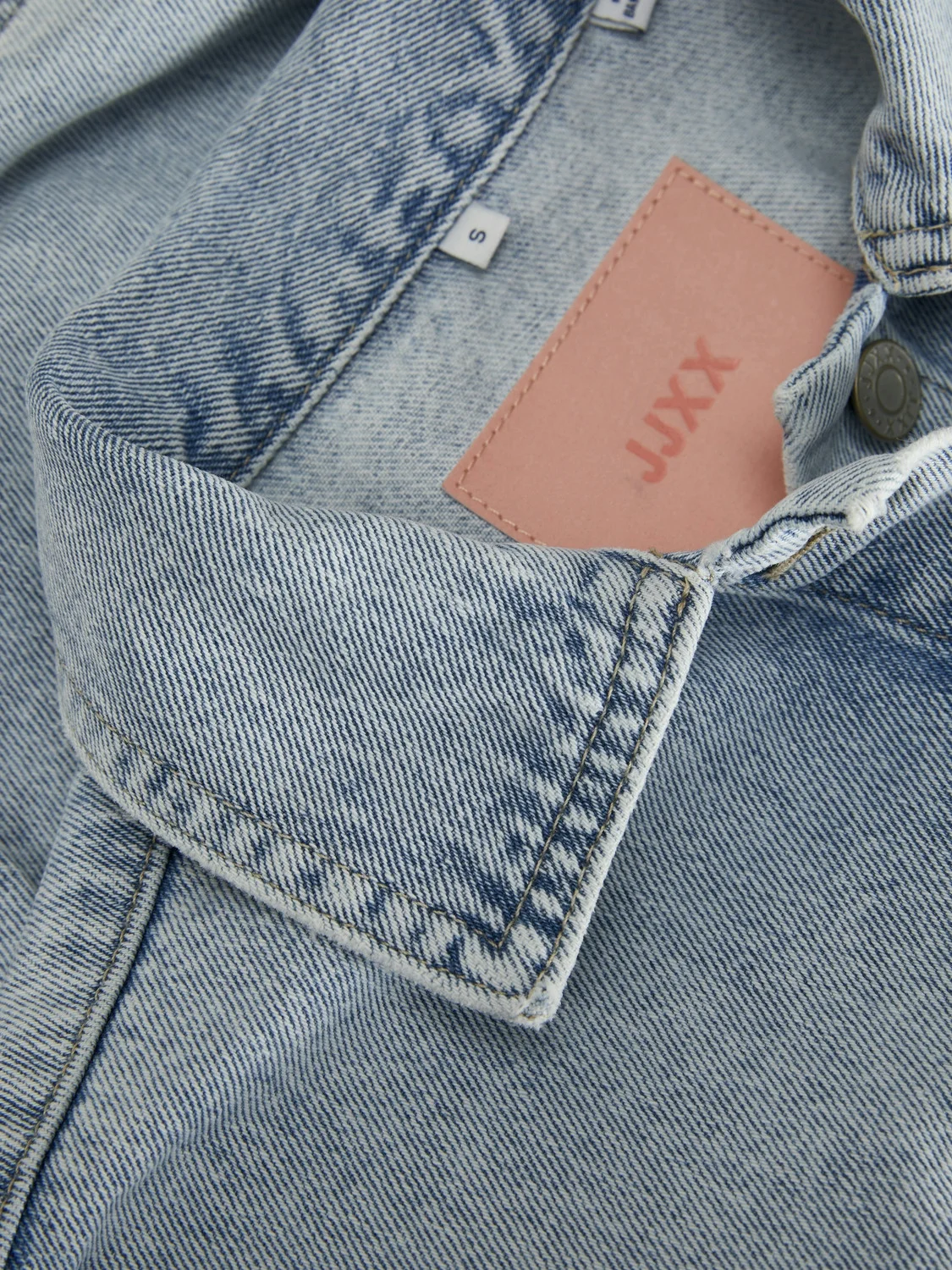 JJXX - JXAYLA CROPPED DENIM OVERSHIRT... JJXX - JXAYLA CROPPED DENIM OVERSHIRT...