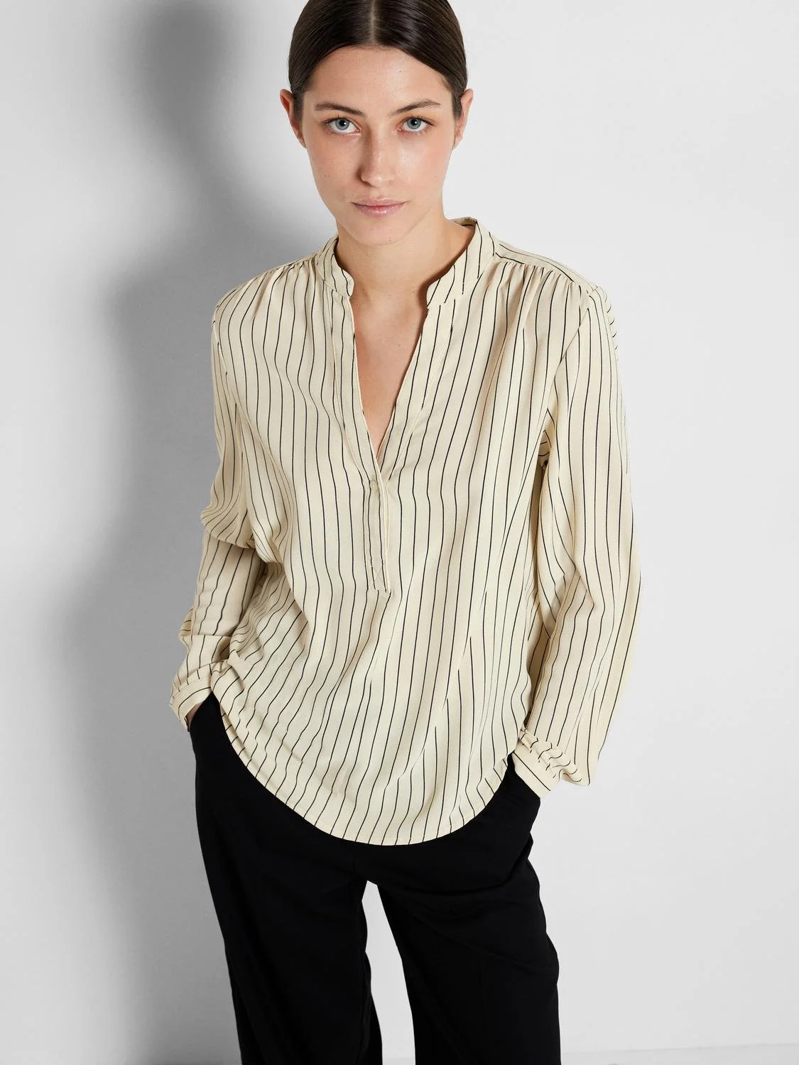 SELECTED WOMEN - SLFMIVI LS AOP TOP B... SELECTED WOMEN - SLFMIVI LS AOP TOP B...