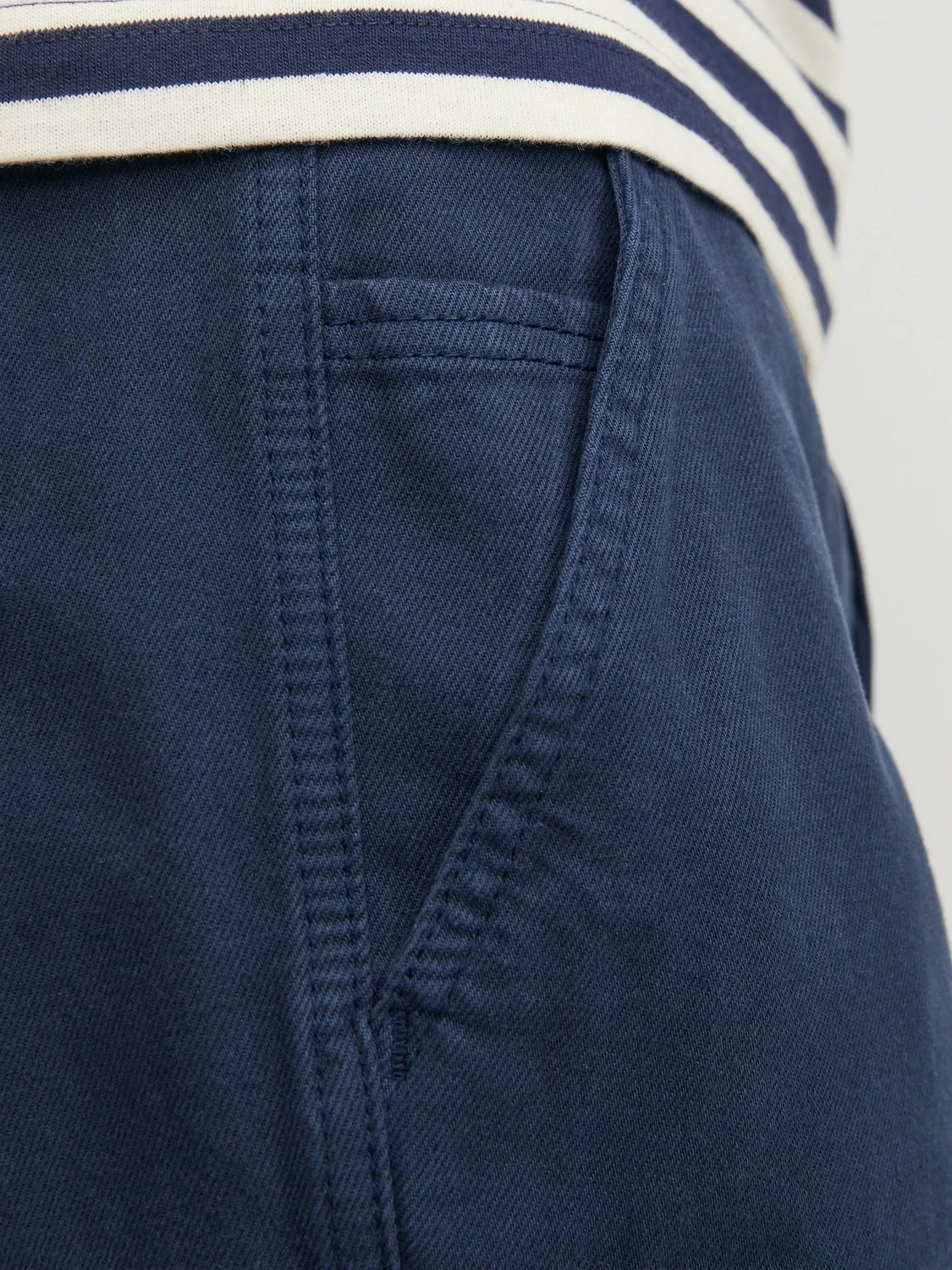 Jack & Jones - RDDLOOSE JOEL SHORTS... Jack & Jones - RDDLOOSE JOEL SHORTS...
