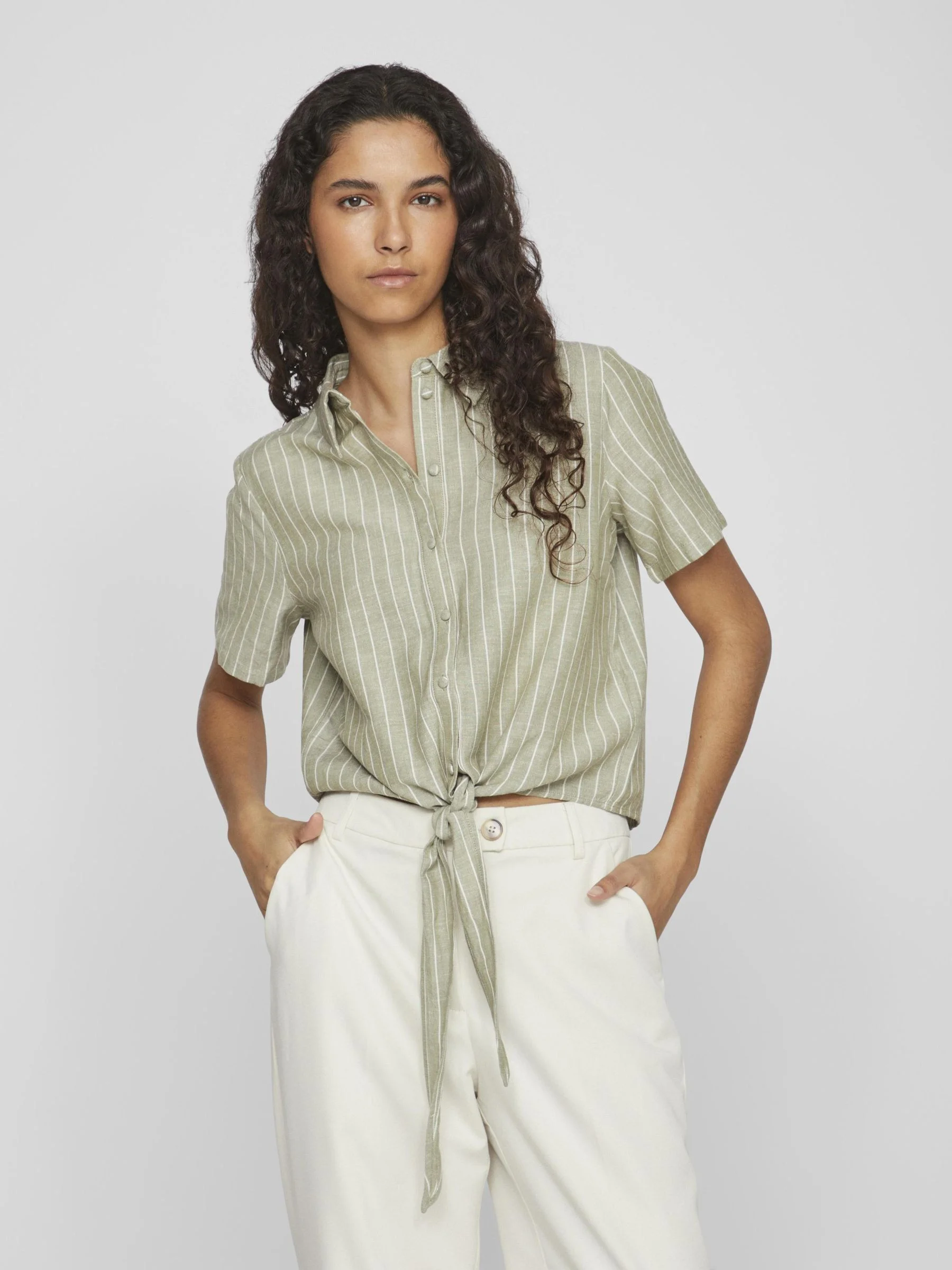 VILA - VIPRISILLA STRIPED S/S KNOT SHIRT VILA - VIPRISILLA STRIPED S/S KNOT SHIRT