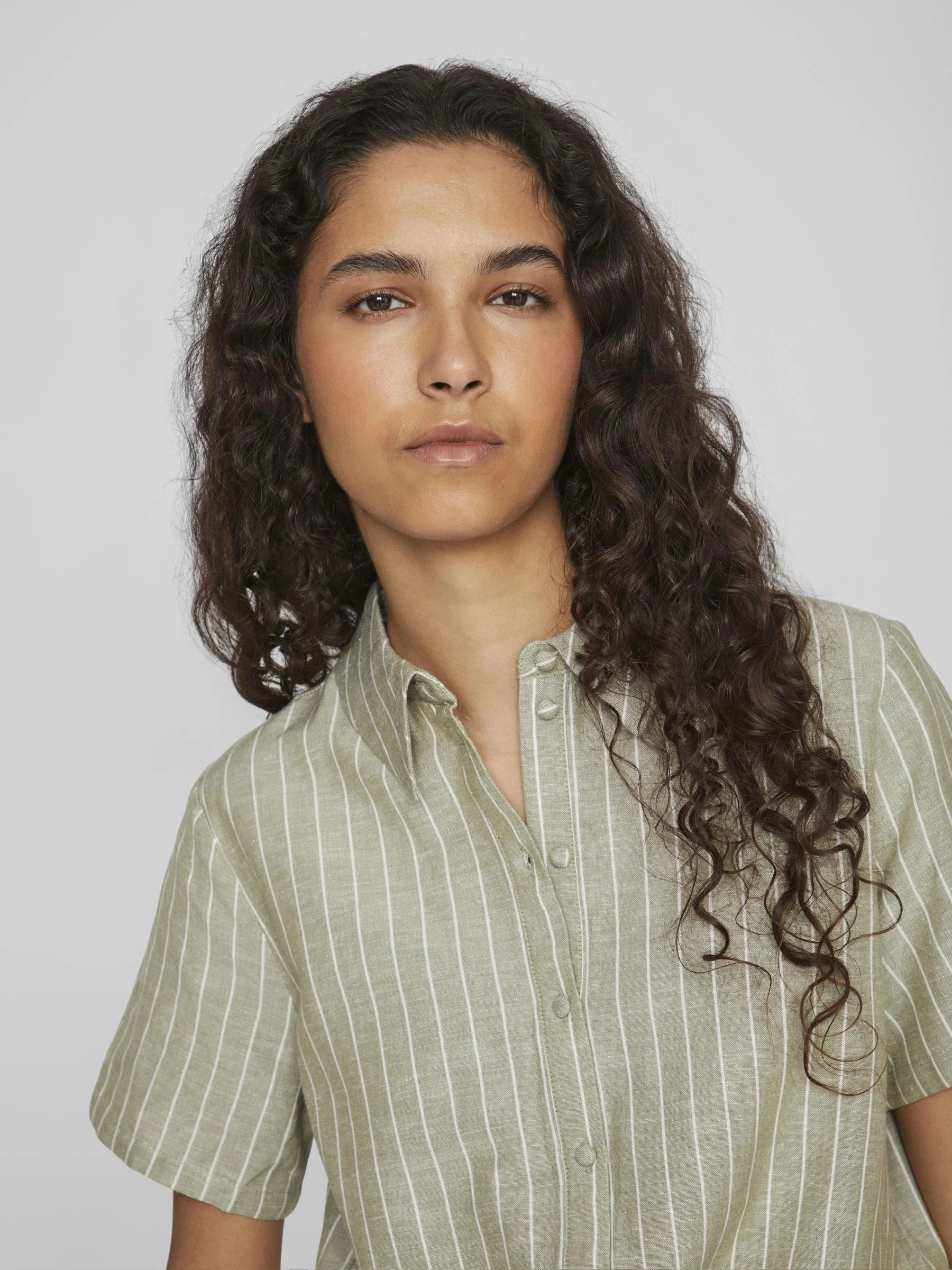 VILA - VIPRISILLA STRIPED S/S KNOT SHIRT VILA - VIPRISILLA STRIPED S/S KNOT SHIRT