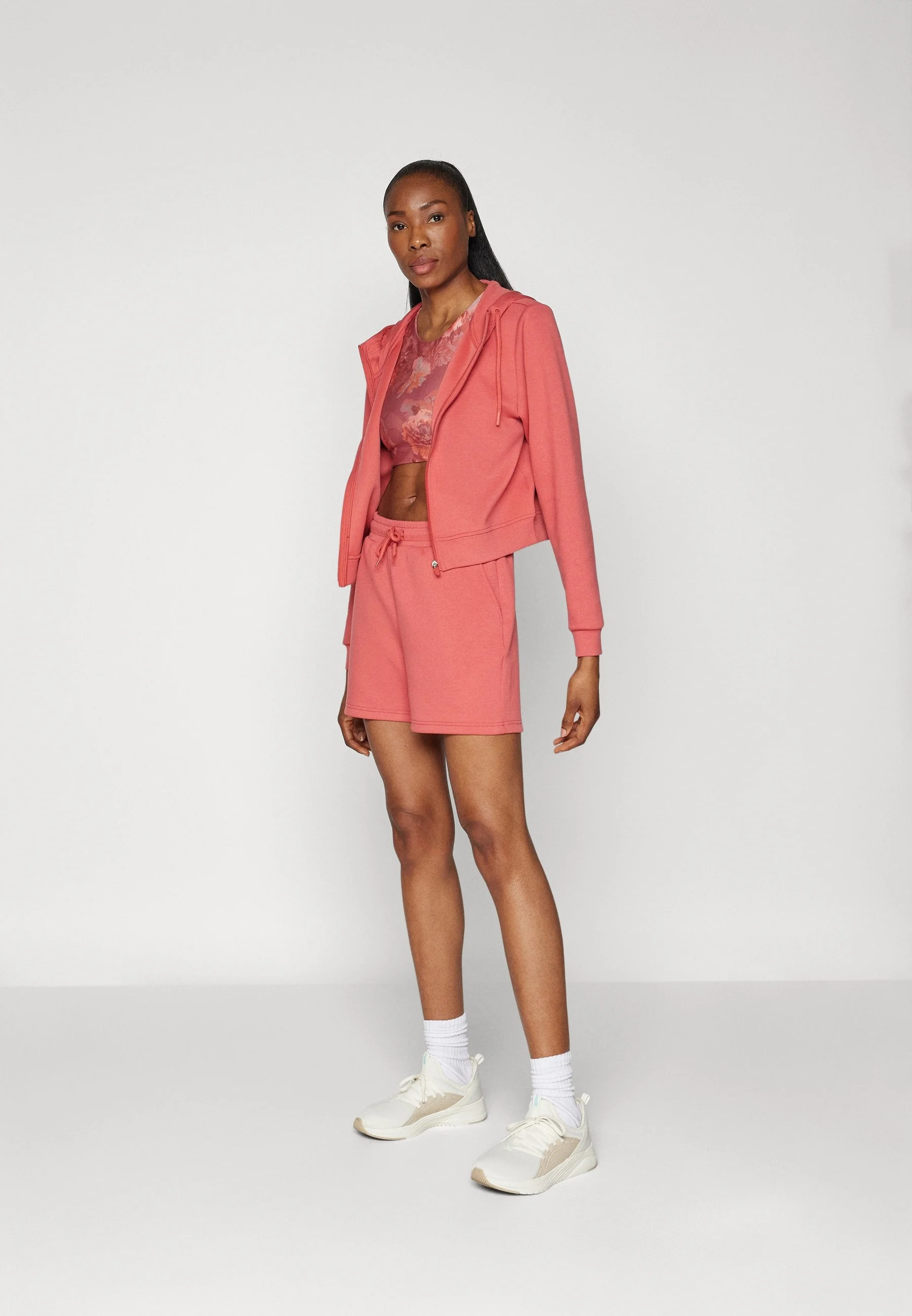 ONLY PLAY - ONPLOUNGE LIFE SHORT ZIP... ONLY PLAY - ONPLOUNGE LIFE SHORT ZIP...