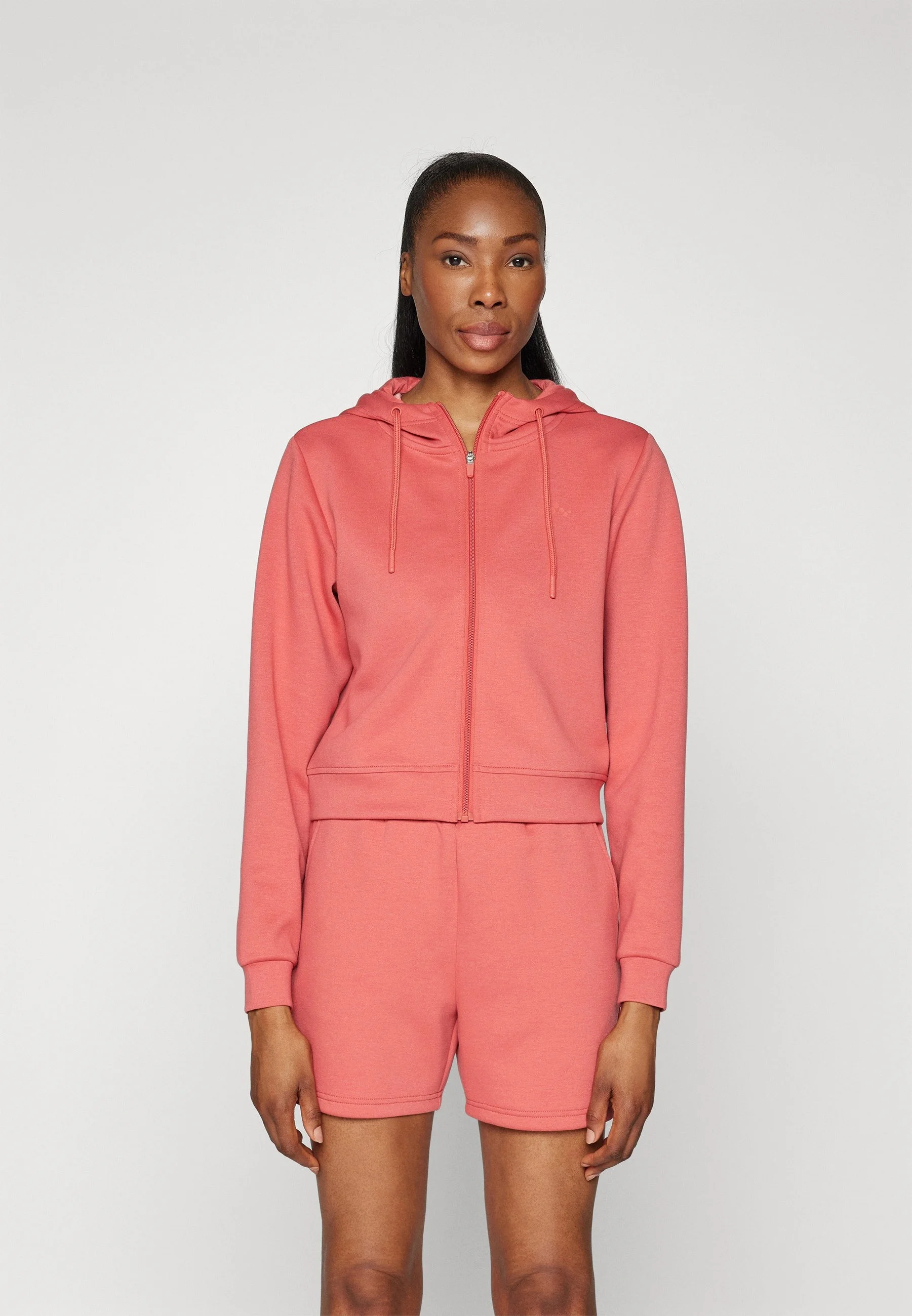 ONLY PLAY - ONPLOUNGE LIFE SHORT ZIP... ONLY PLAY - ONPLOUNGE LIFE SHORT ZIP...