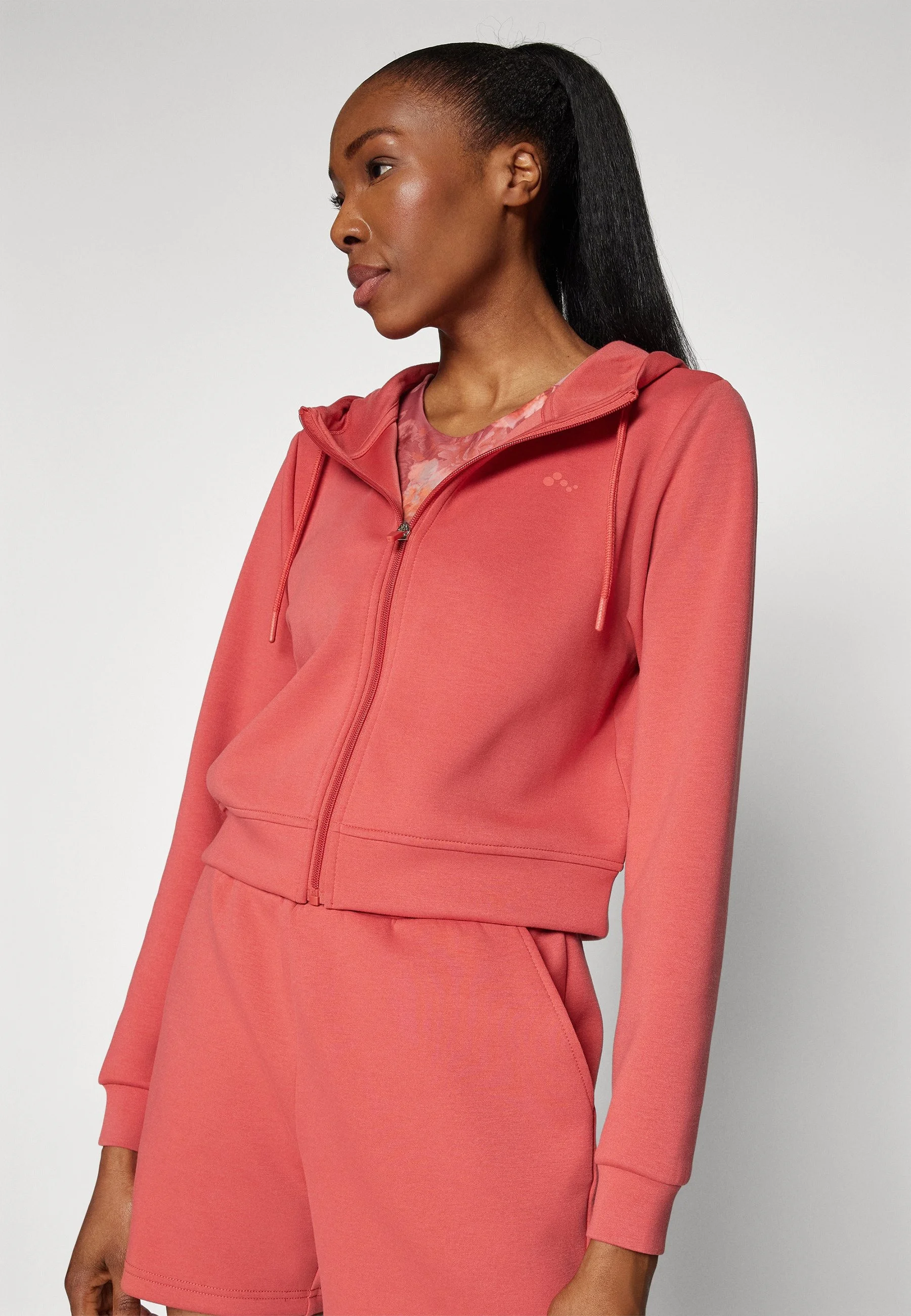 ONLY PLAY - ONPLOUNGE LIFE SHORT ZIP... ONLY PLAY - ONPLOUNGE LIFE SHORT ZIP...