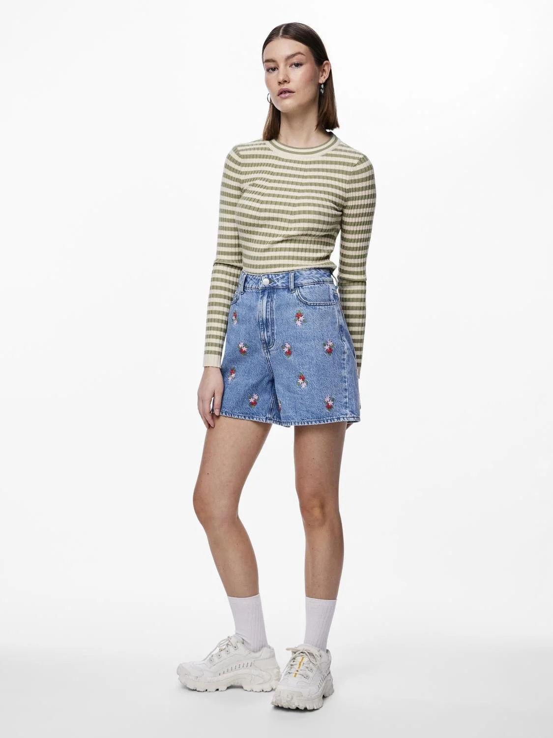 Pieces - PCSKY HW EMBROIDERY SHORTS Pieces - PCSKY HW EMBROIDERY SHORTS
