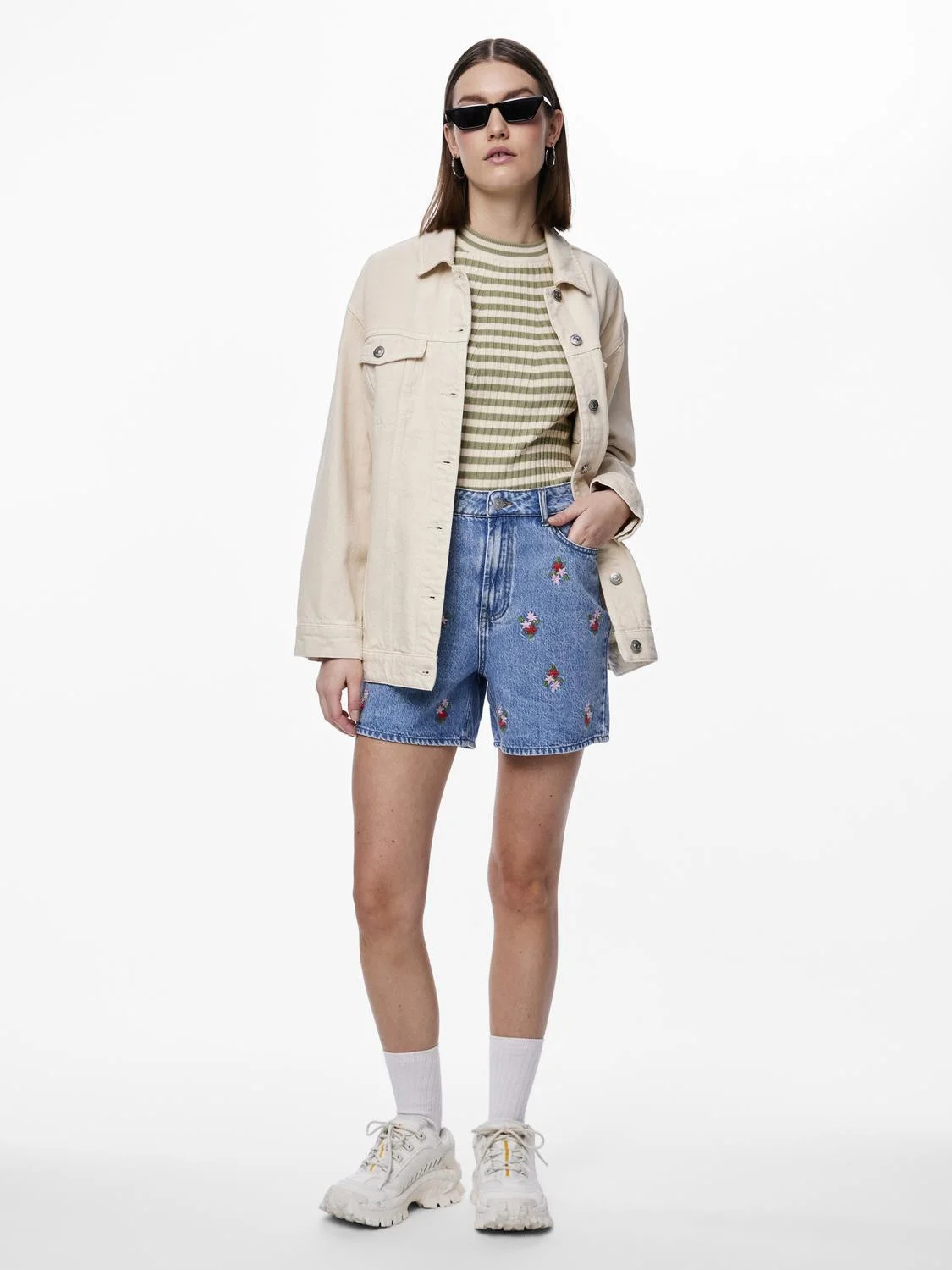 Pieces - PCSKY HW EMBROIDERY SHORTS Pieces - PCSKY HW EMBROIDERY SHORTS