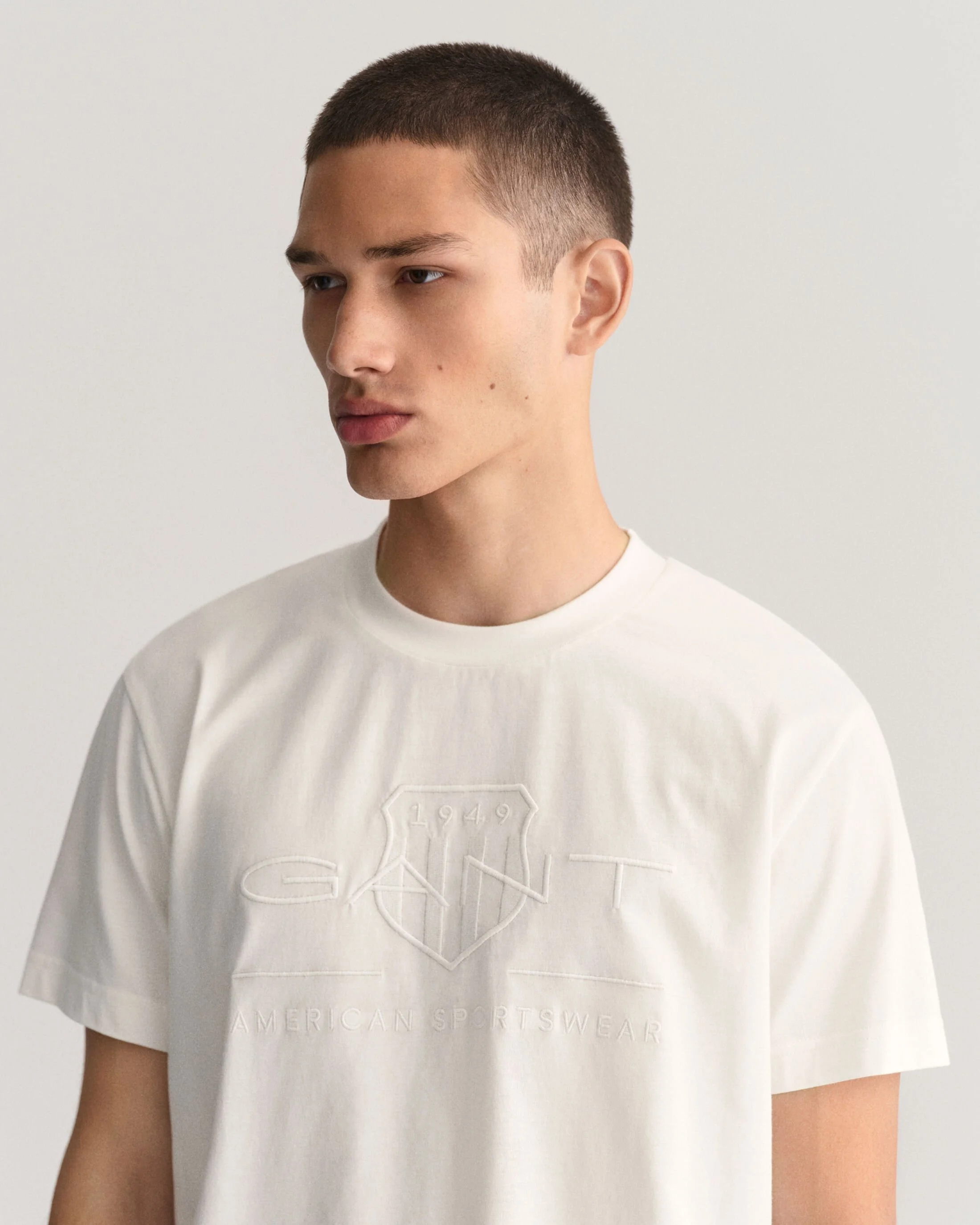 Gant - D1. TONAL ARCHIVE SHIELD T-SHIRT Gant - D1. TONAL ARCHIVE SHIELD T-SHIRT