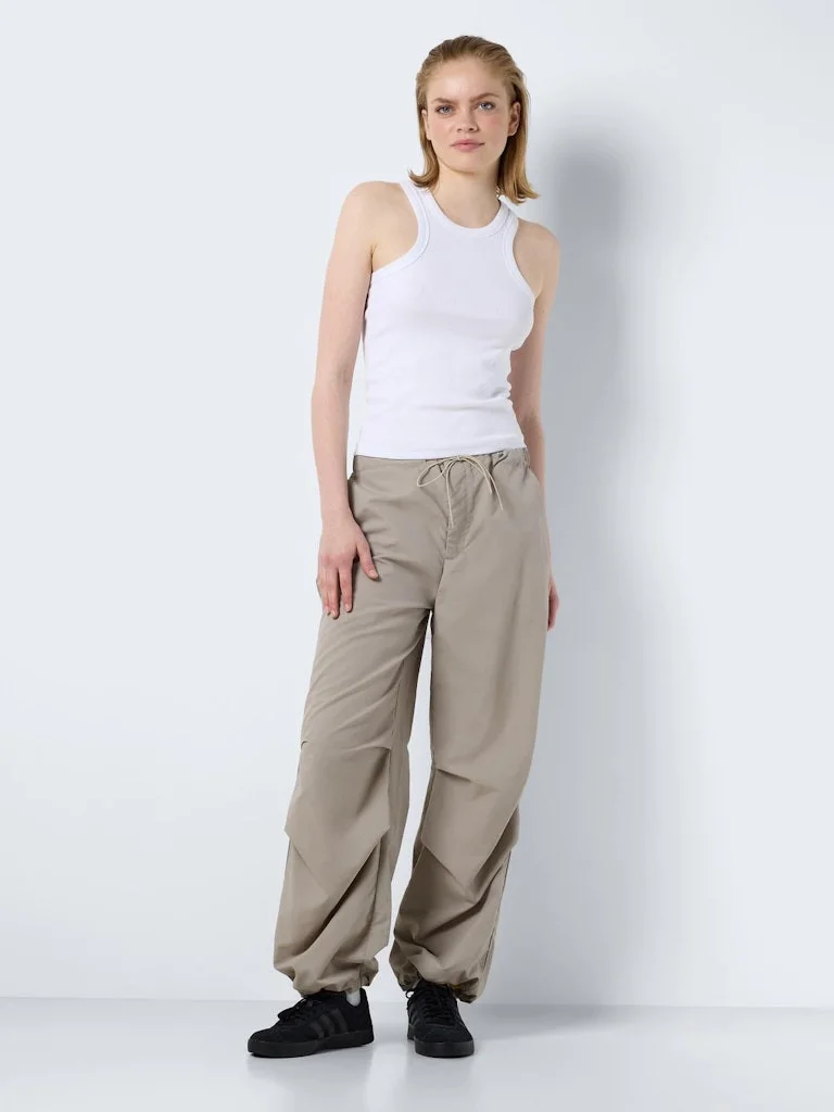 Noisy May - NMDIDI LW PANTS W. STRINGS Noisy May - NMDIDI LW PANTS W. STRINGS