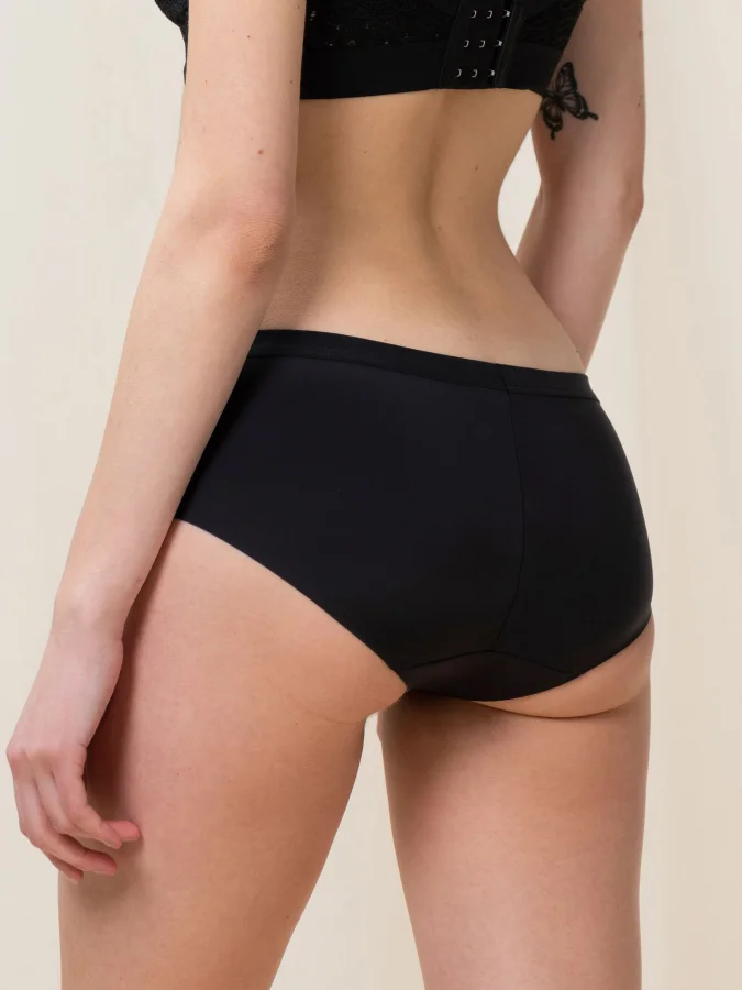 Triumph - Aura Spotlight Maxi 2