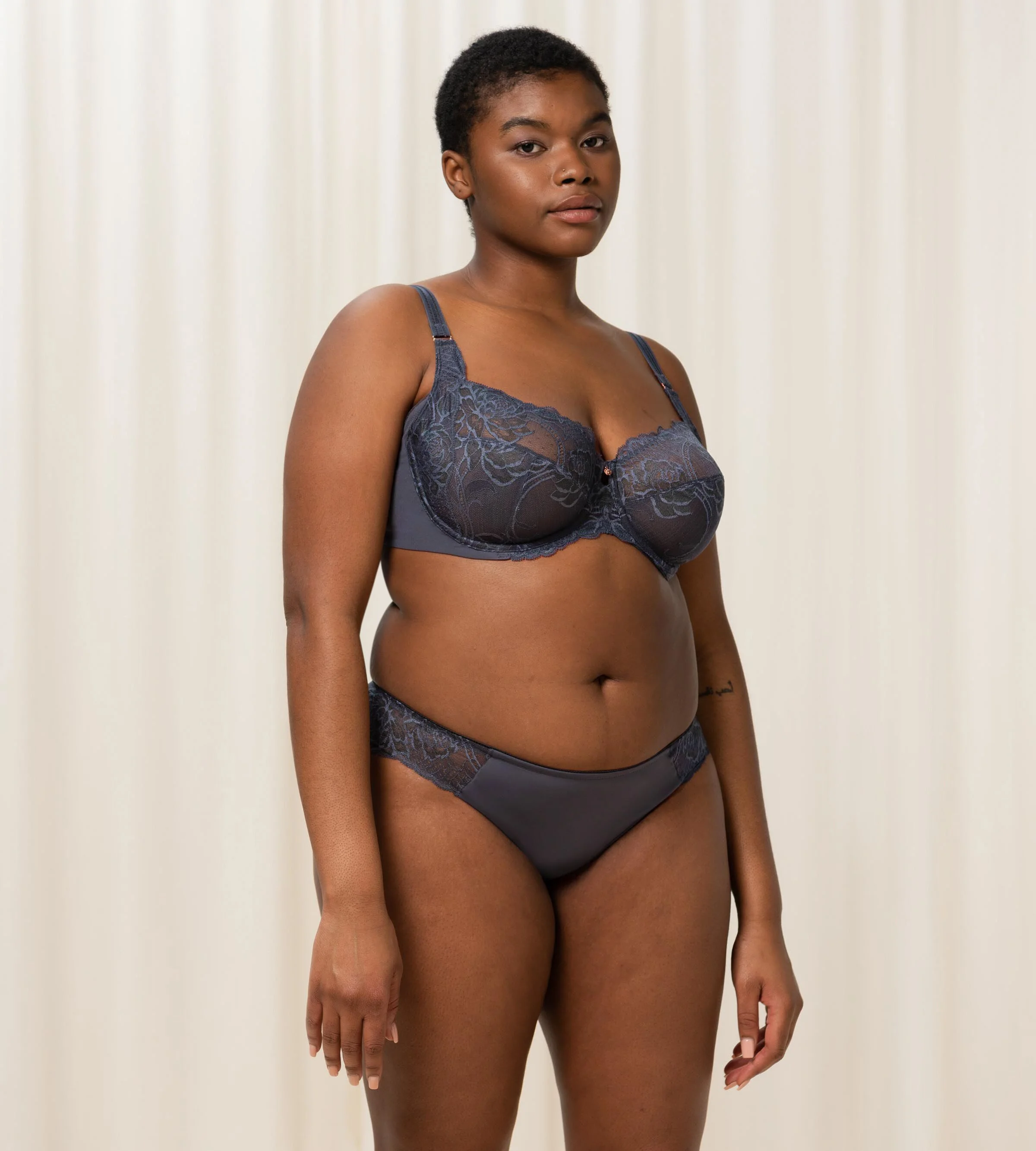 Triumph - Wild Peony Florale Brazilian Triumph - Wild Peony Florale Brazilian