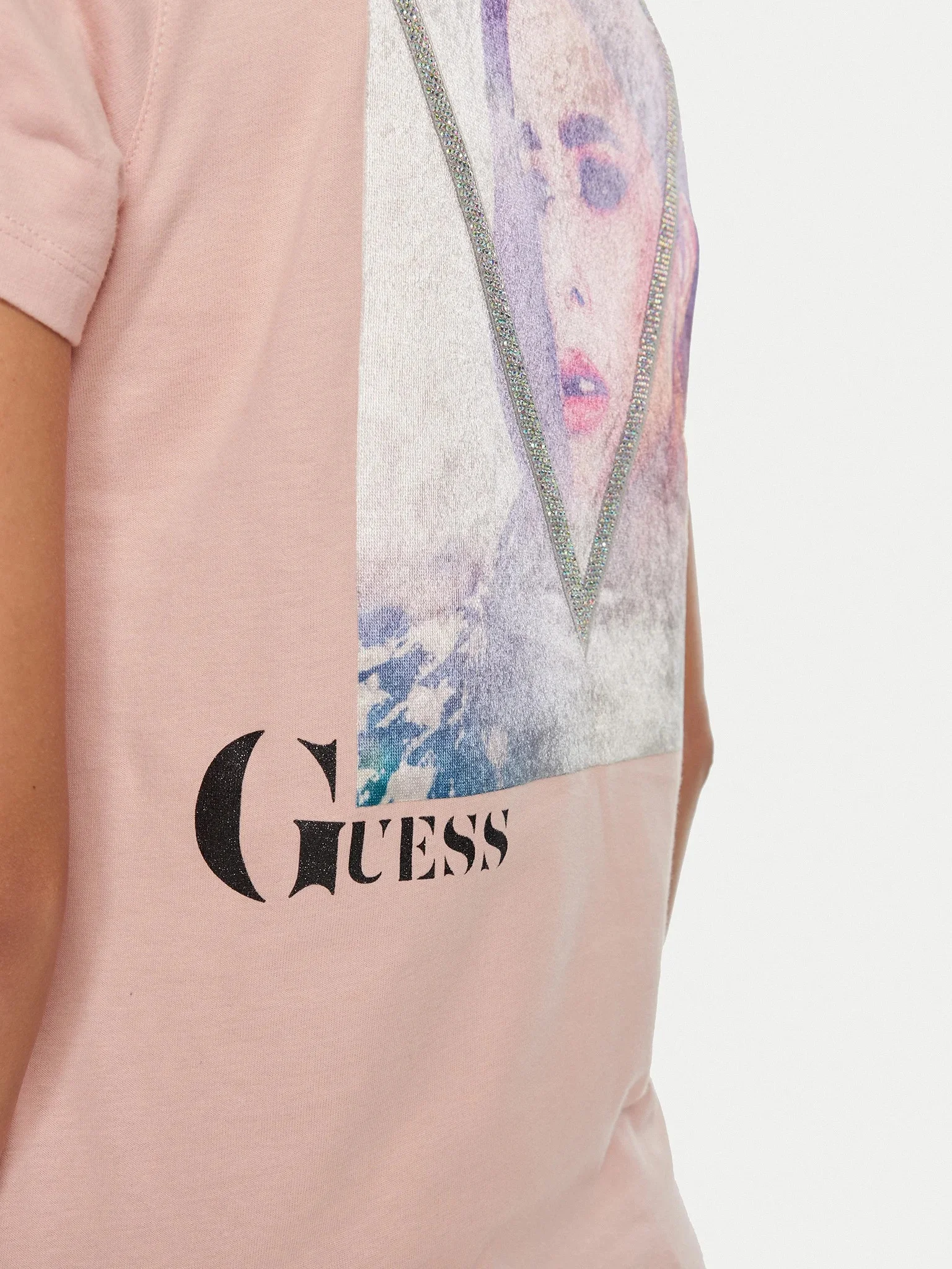 GUESS - SS CN PICTURED STRASS TEE GUESS - SS CN PICTURED STRASS TEE