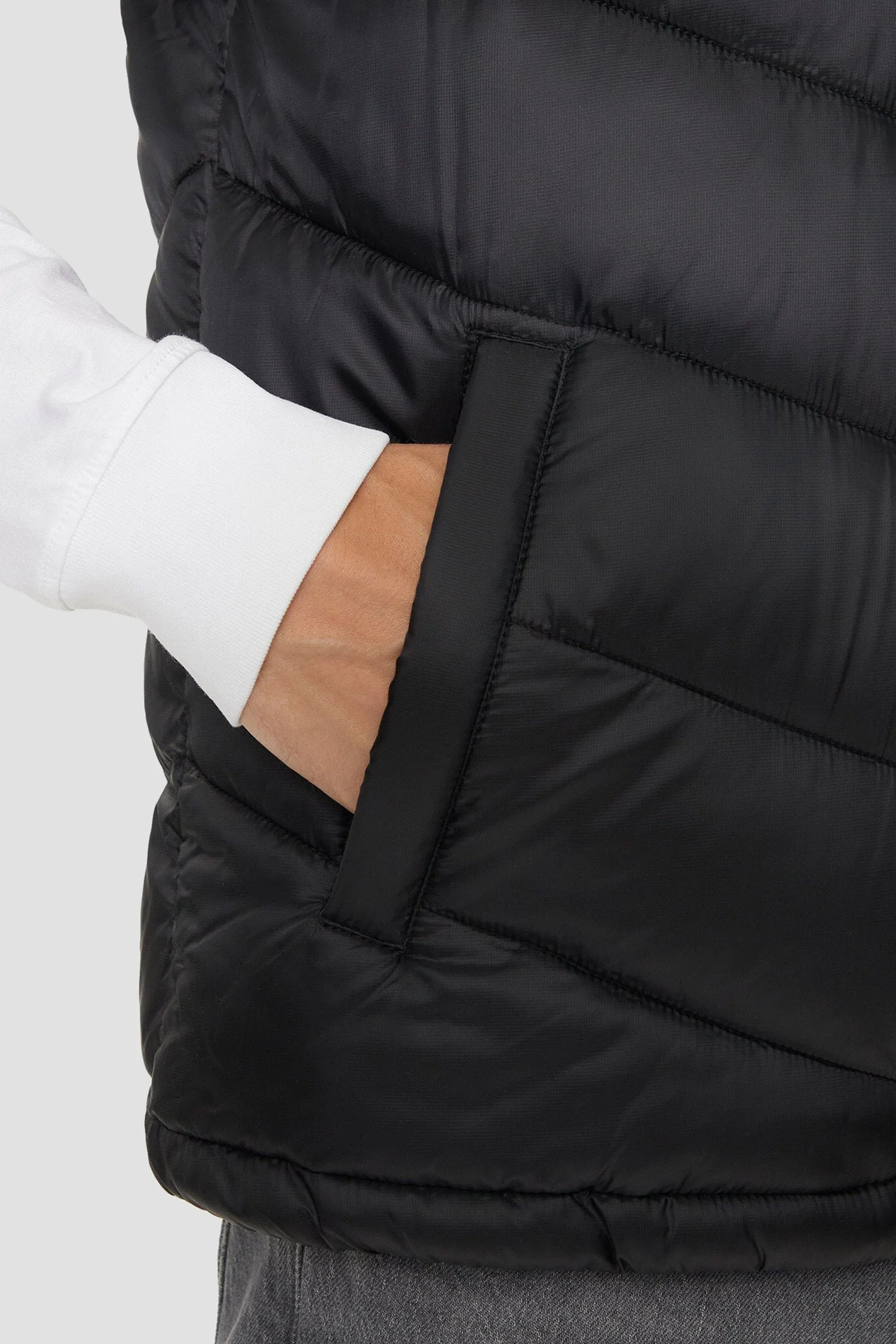 GUESS - SUPER LIGHT PUFFA VEST GUESS - SUPER LIGHT PUFFA VEST