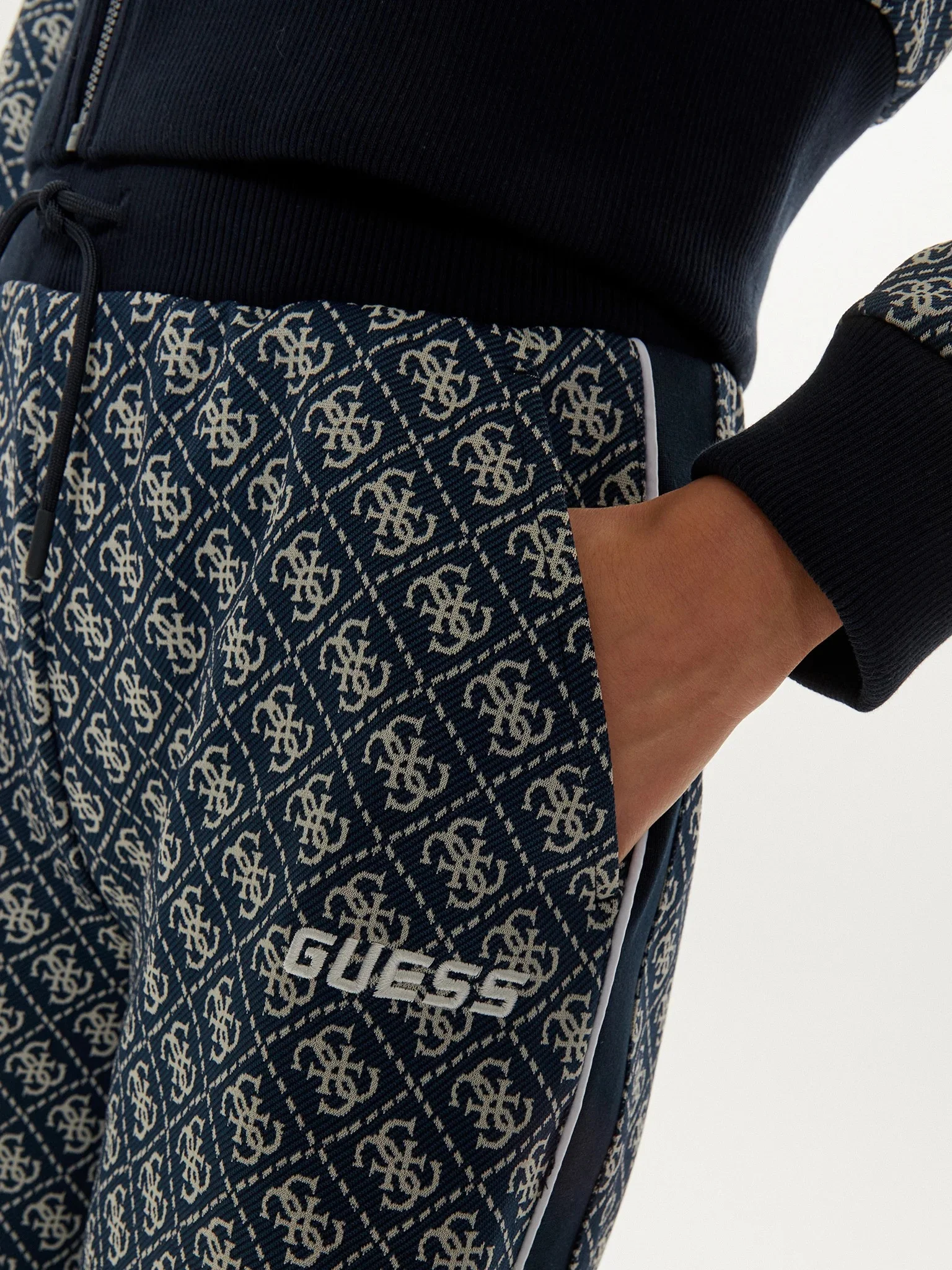 GUESS - SARAH 4G LOGO STRAIGHT LONG PA GUESS - SARAH 4G LOGO STRAIGHT LONG PA