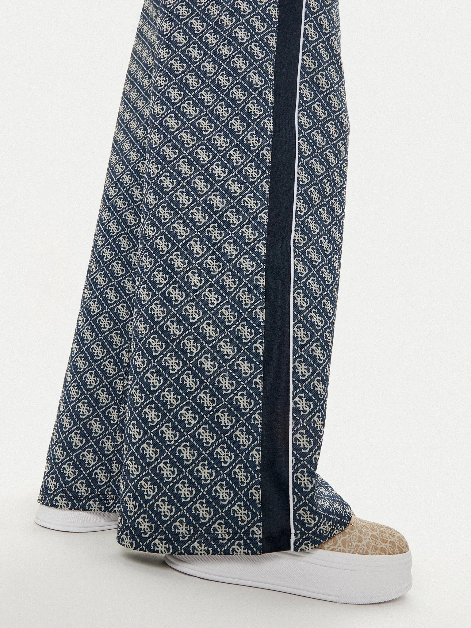 GUESS - SARAH 4G LOGO STRAIGHT LONG PA GUESS - SARAH 4G LOGO STRAIGHT LONG PA