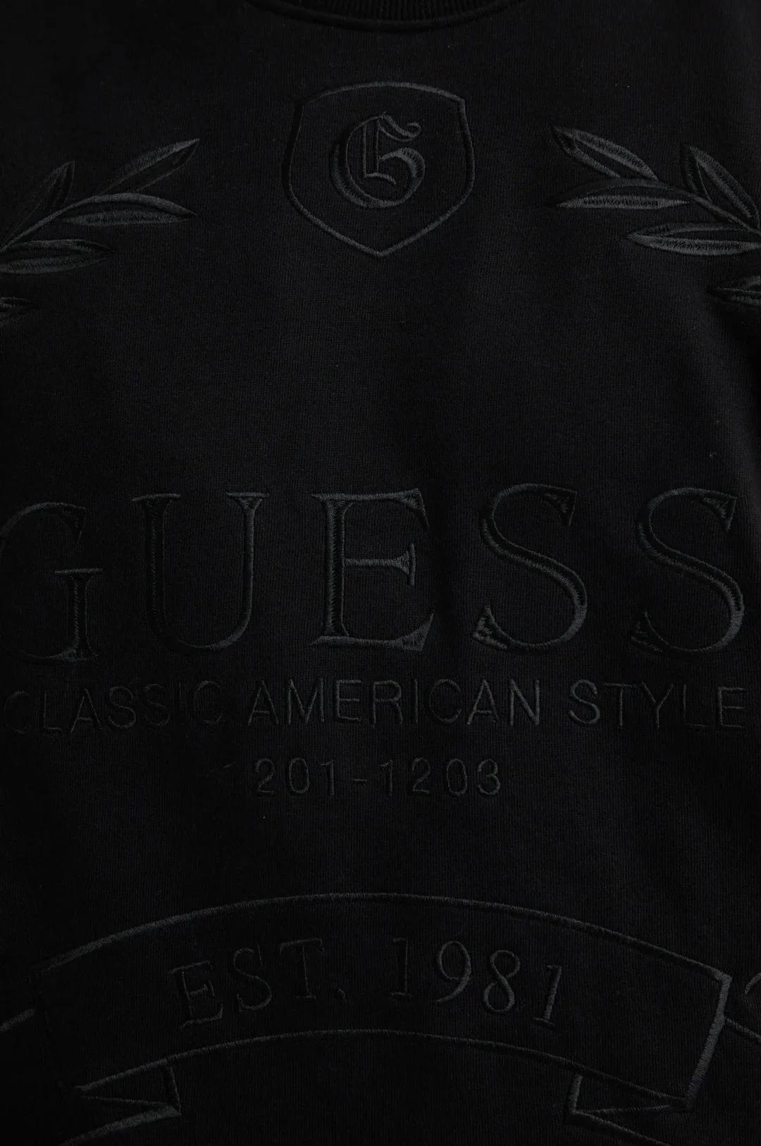 GUESS - ROY FLEECE GUESS CREST SWTSHRT GUESS - ROY FLEECE GUESS CREST SWTSHRT