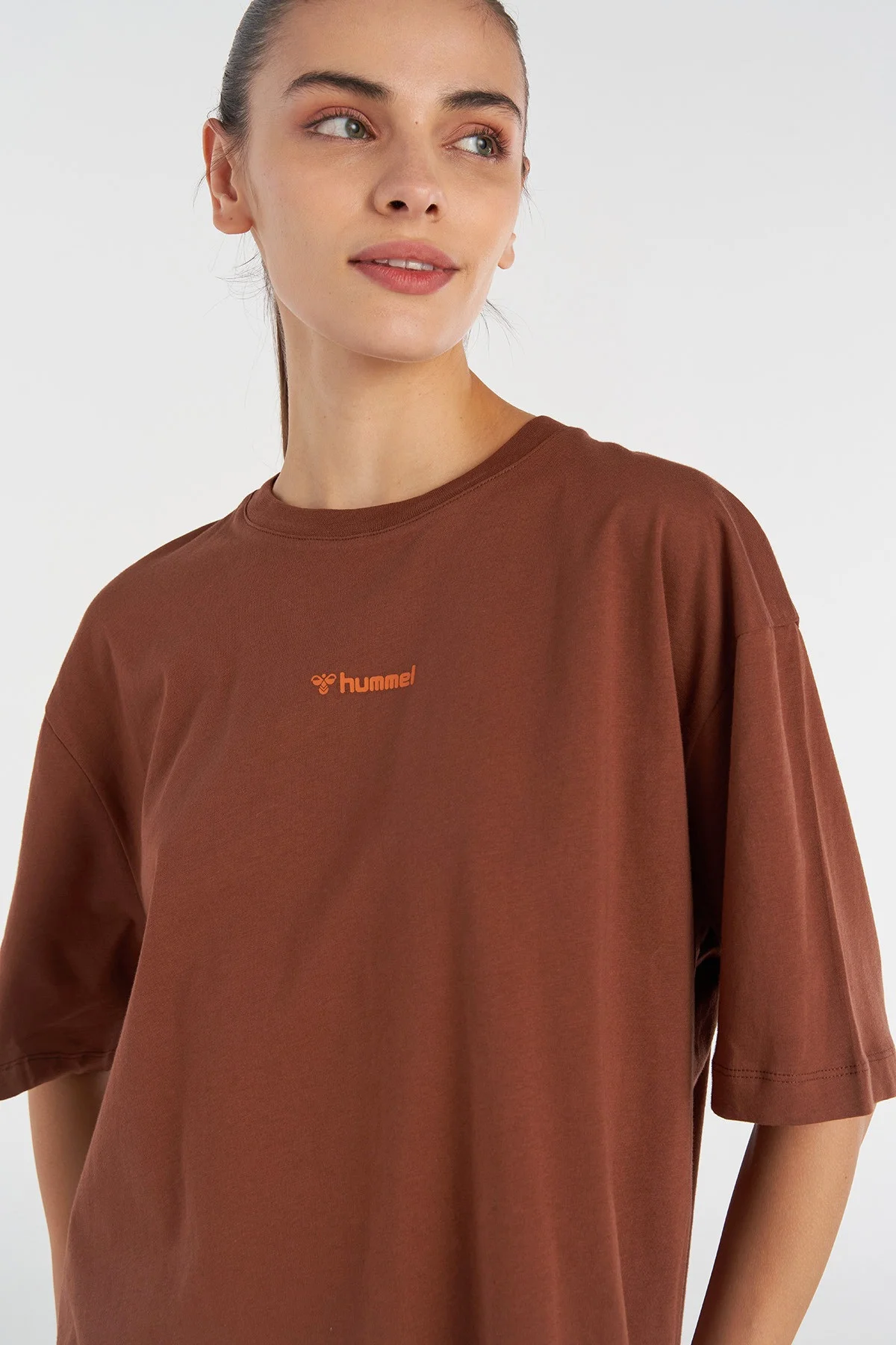 HUMMEL - HMLARIA OVERSIZE T-SHIRT S/S HUMMEL - HMLARIA OVERSIZE T-SHIRT S/S
