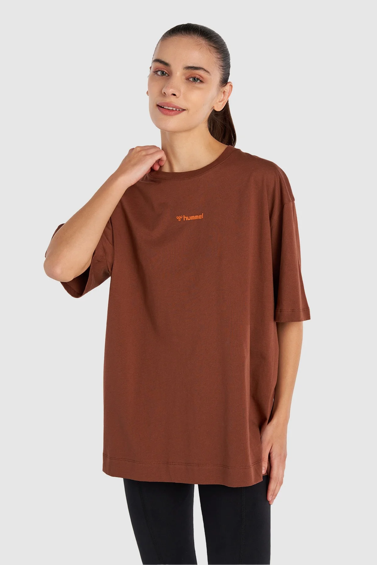 HUMMEL - HMLARIA OVERSIZE T-SHIRT S/S HUMMEL - HMLARIA OVERSIZE T-SHIRT S/S