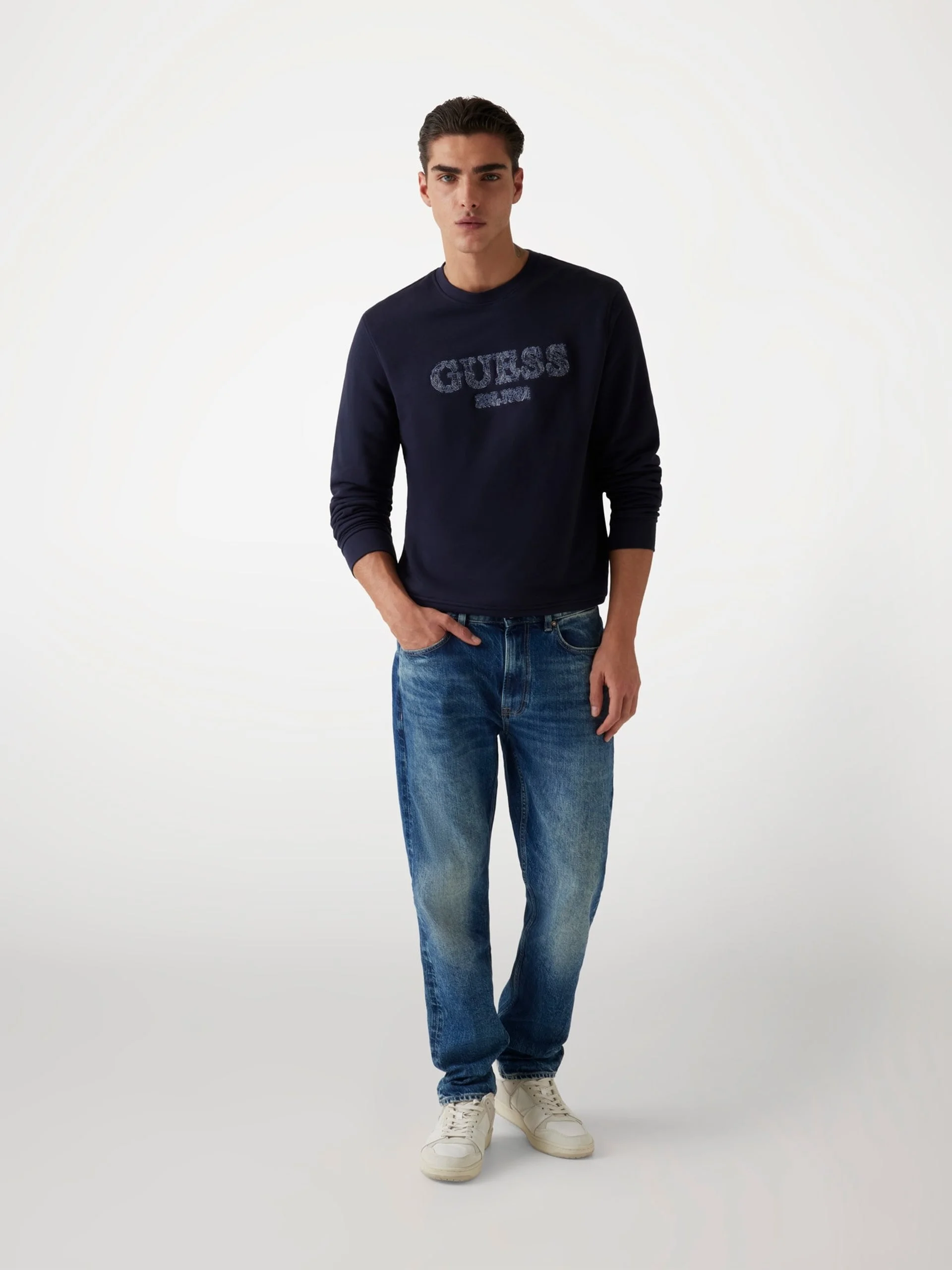 GUESS - CN BASIC LOGO SWEATSHIRT GUESS - CN BASIC LOGO SWEATSHIRT