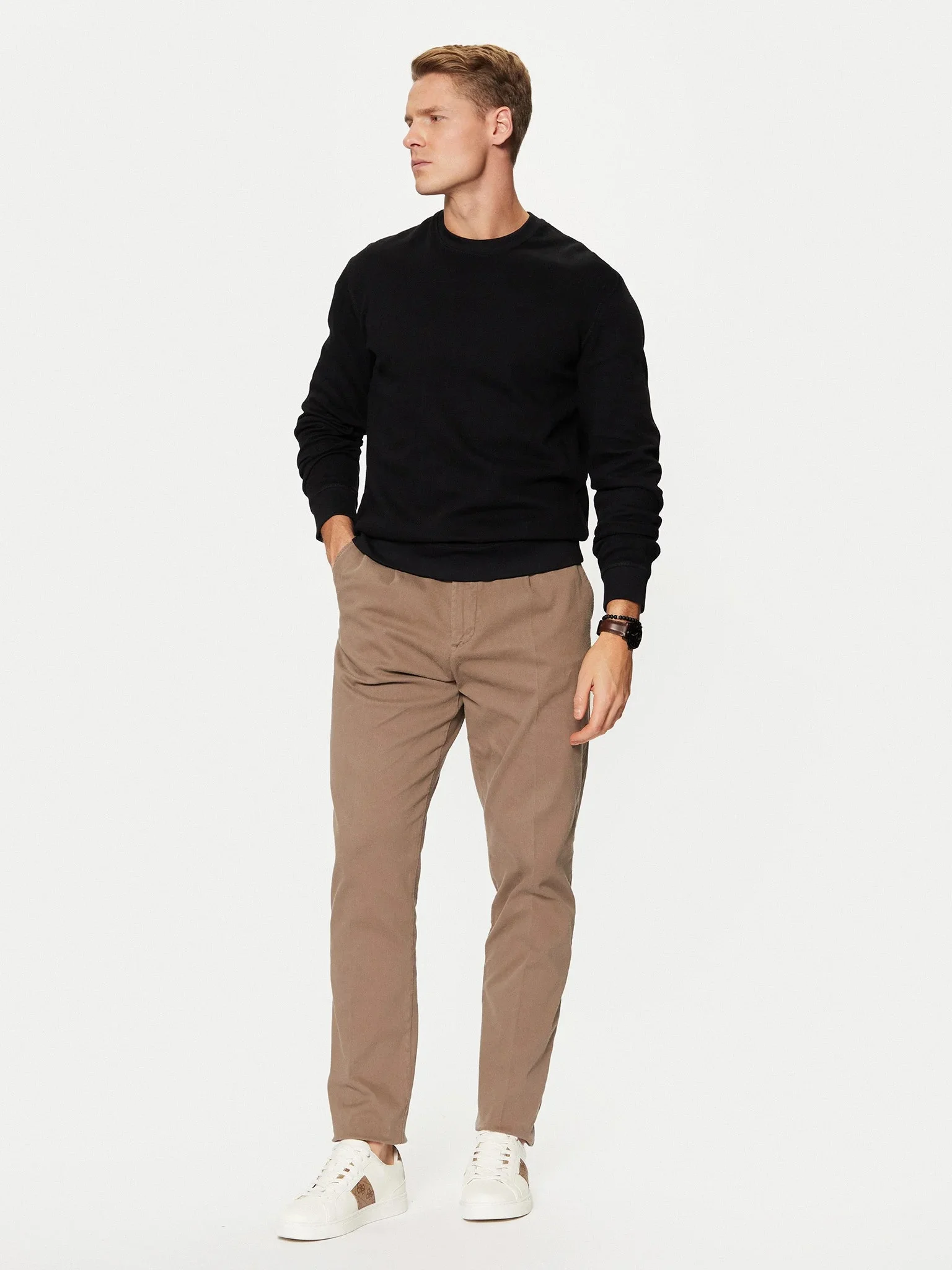 GUESS - CN PLAIN SWEATSHIRT GUESS - CN PLAIN SWEATSHIRT